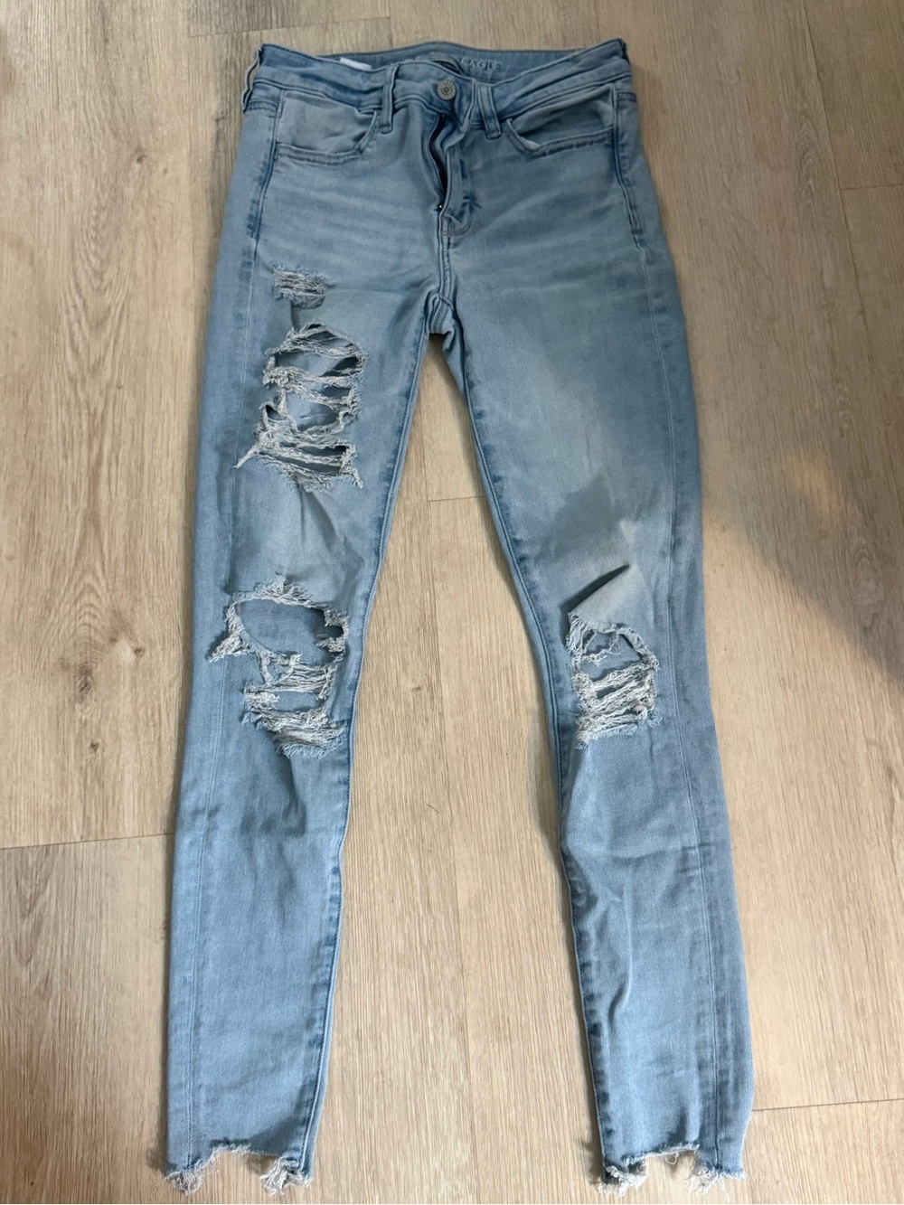 American Eagle Outfitters Light Blue Ripped Women's Skinny Jeans